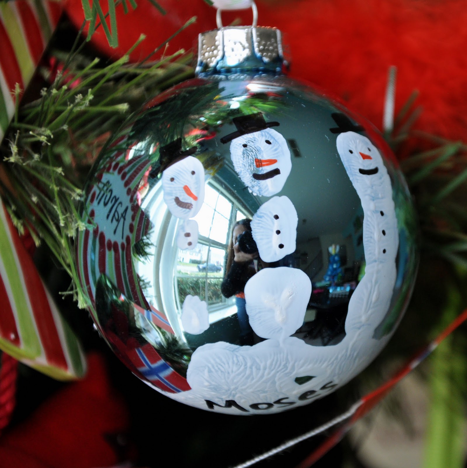 Bolas de Natal personalizadas com impressão da mão de crianças - Almanaque  dos Pais
