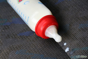 Como tirar o mau cheiro de leite no carpete do carro01 - wikihow