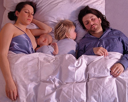 familia co sleeping (close)